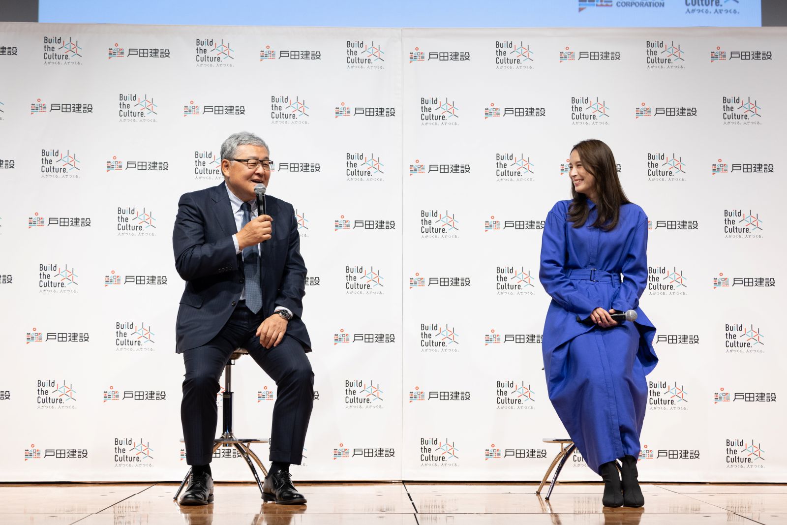戸田建設・大谷社長と広瀬アリスの写真