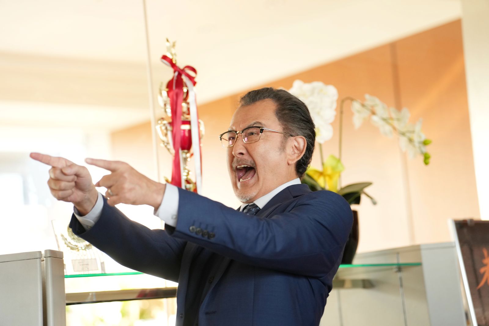 三宅篤（みやけ・あつし）役・吉田鋼太郎の写真