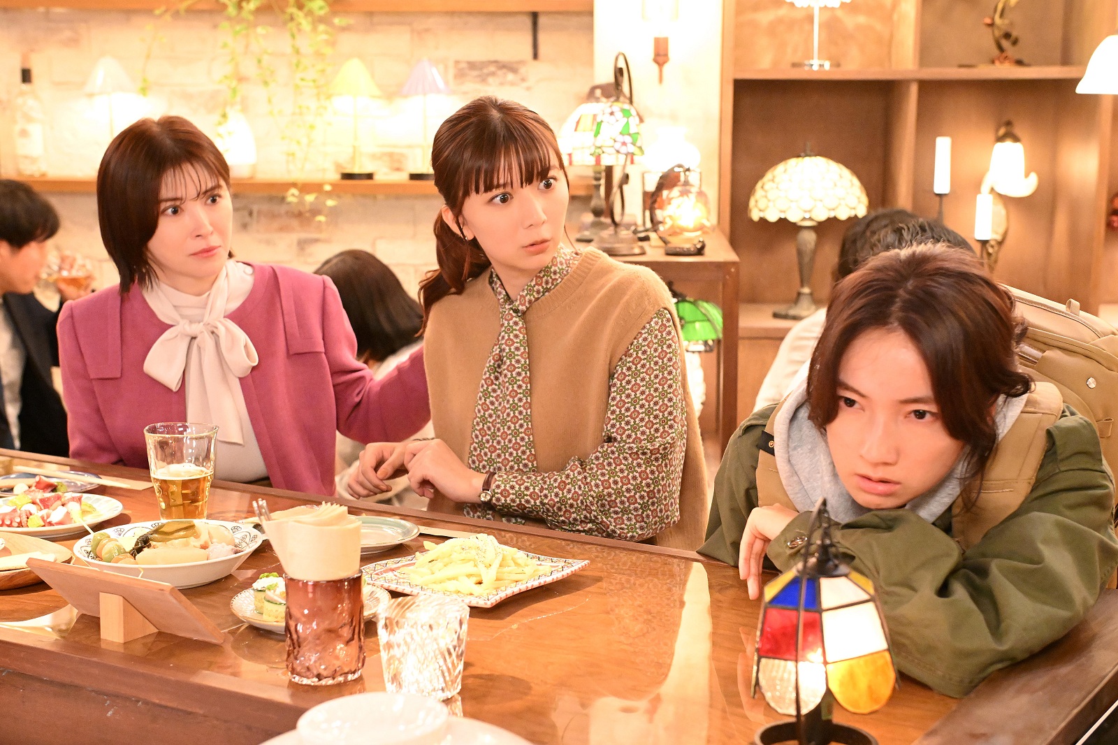 上白石萌歌、仁村紗和、宮澤エマの写真