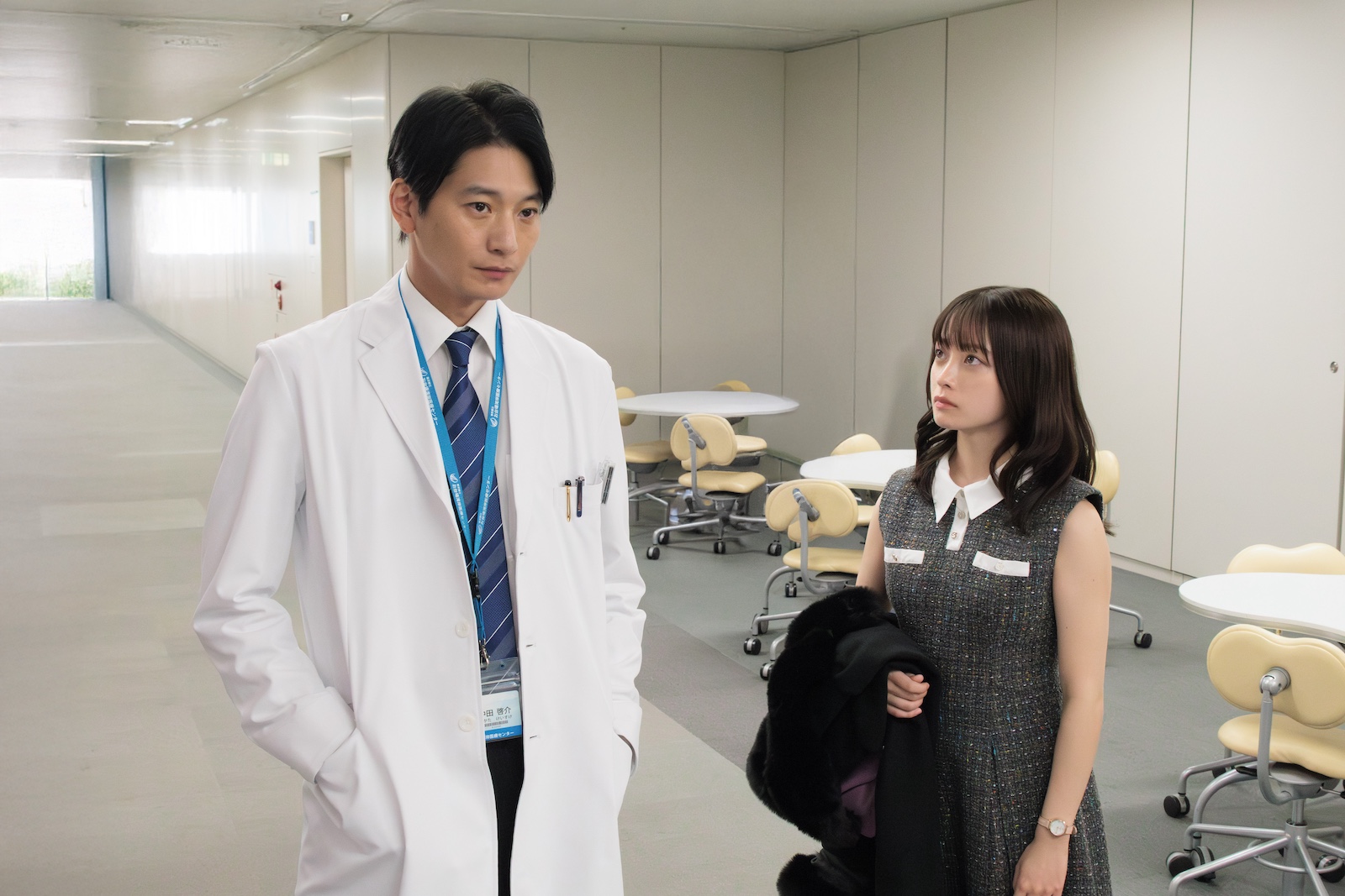 向井理と橋本環奈の写真（ドラマ『ヤンドク！』）