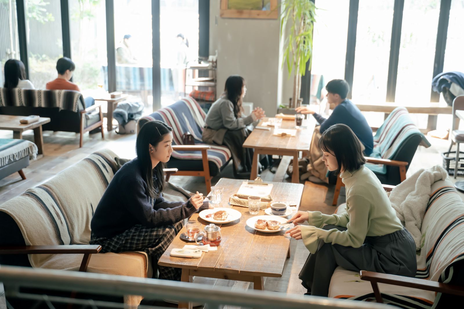 野内まると志田彩良の写真