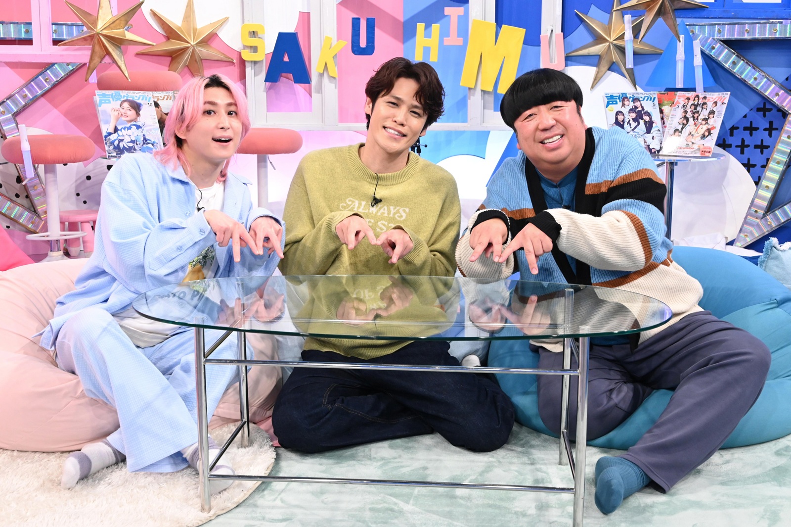 佐久間大介（Snow Man）と日村勇紀（バナナマン）と宮野真守の写真