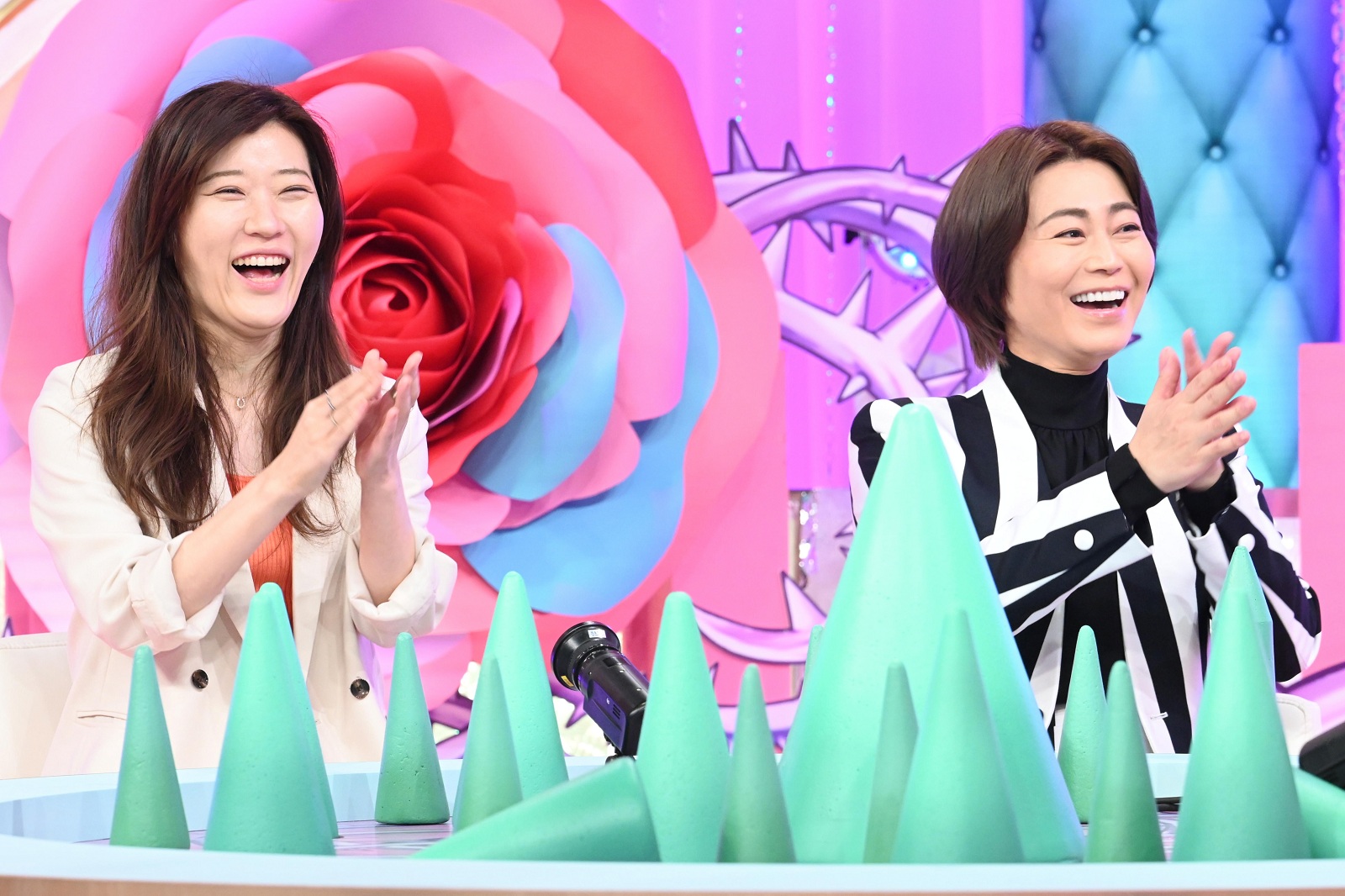 氷川きよしとヒコロヒーの写真