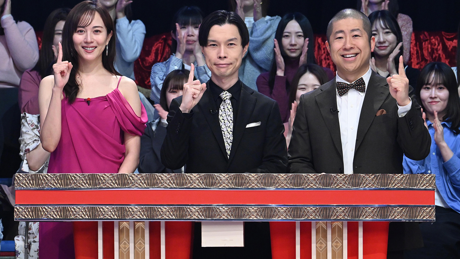 ハライチ・岩井勇気と澤部佑と比嘉愛未の写真