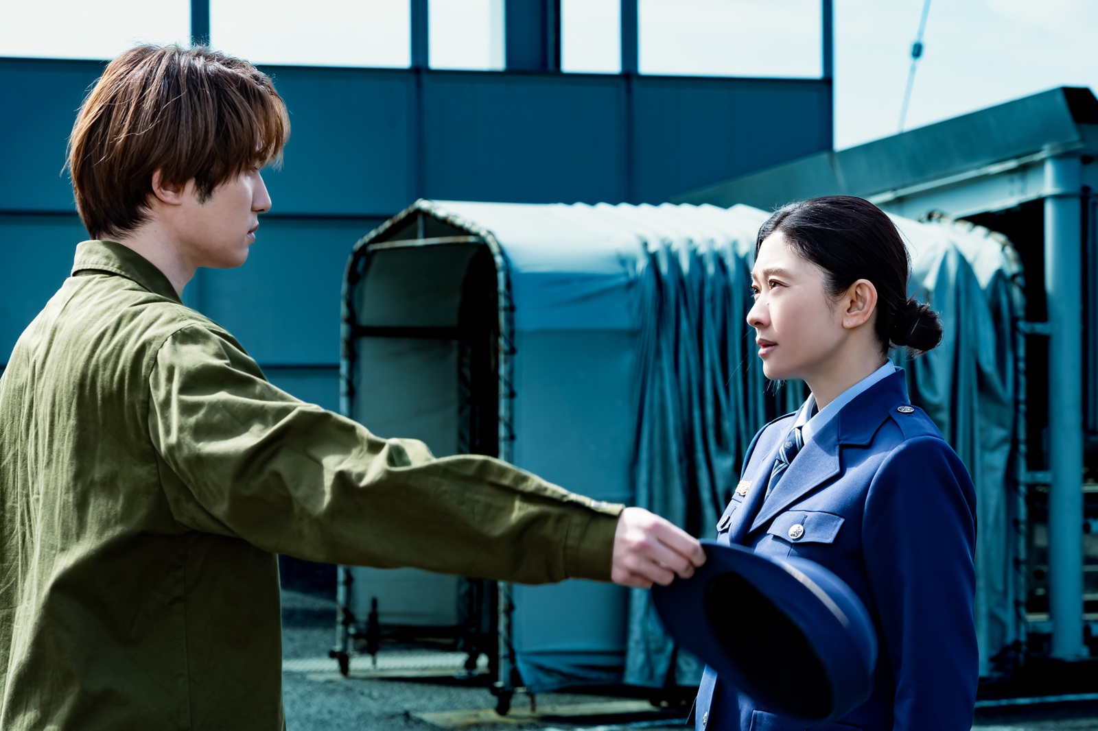 SixTONESのジェシーと篠原涼子の写真