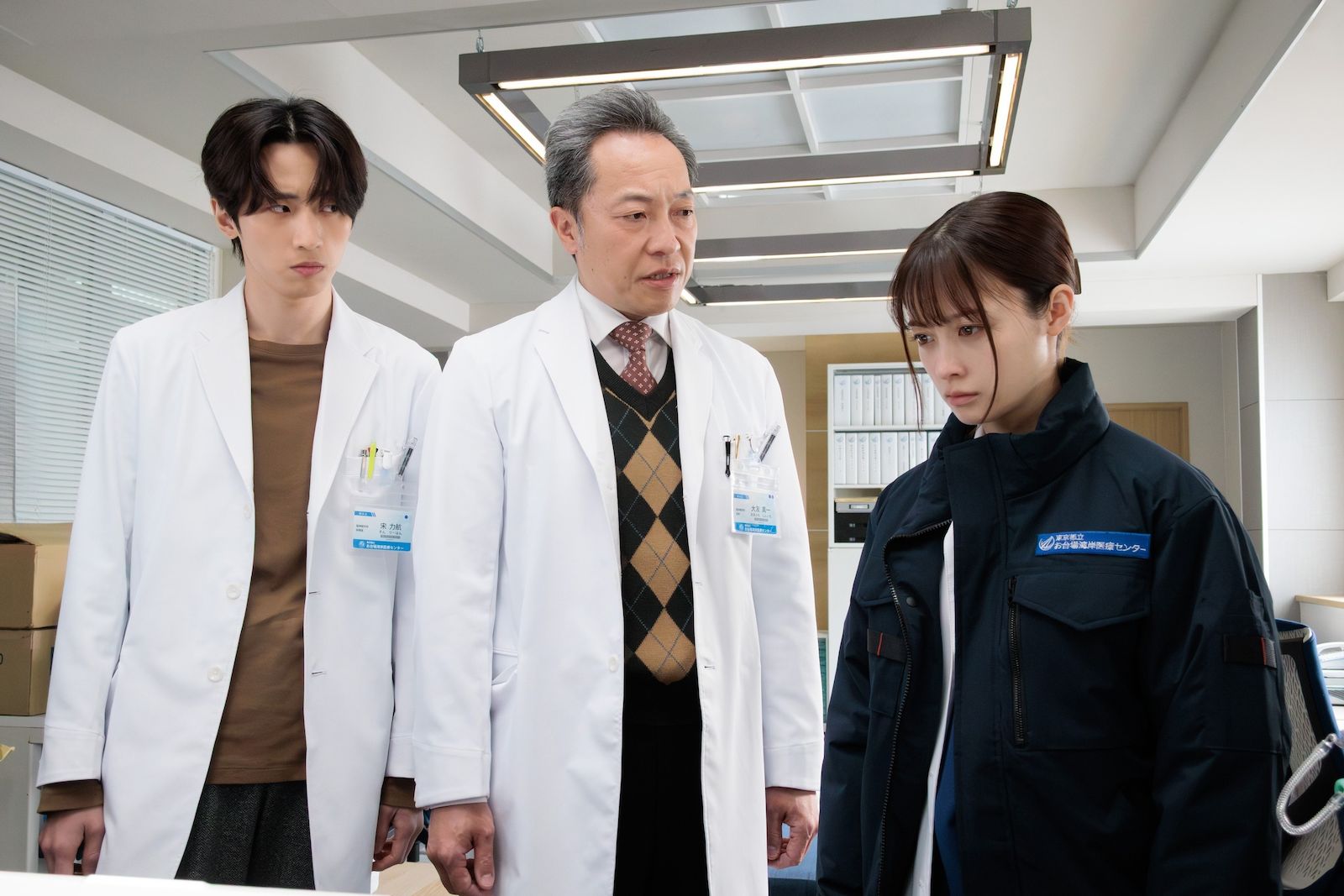 橋本環奈、INI許 豊凡、音尾琢真の写真