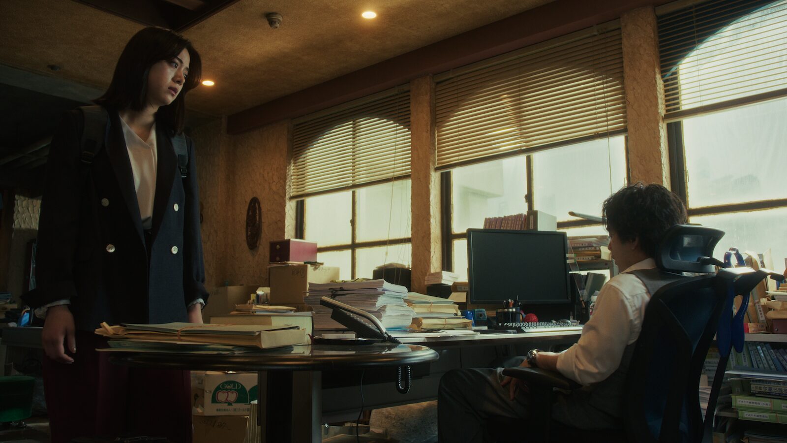 Netflixシリーズ『九条の大罪』に出演する柳楽優弥、池田エライザ