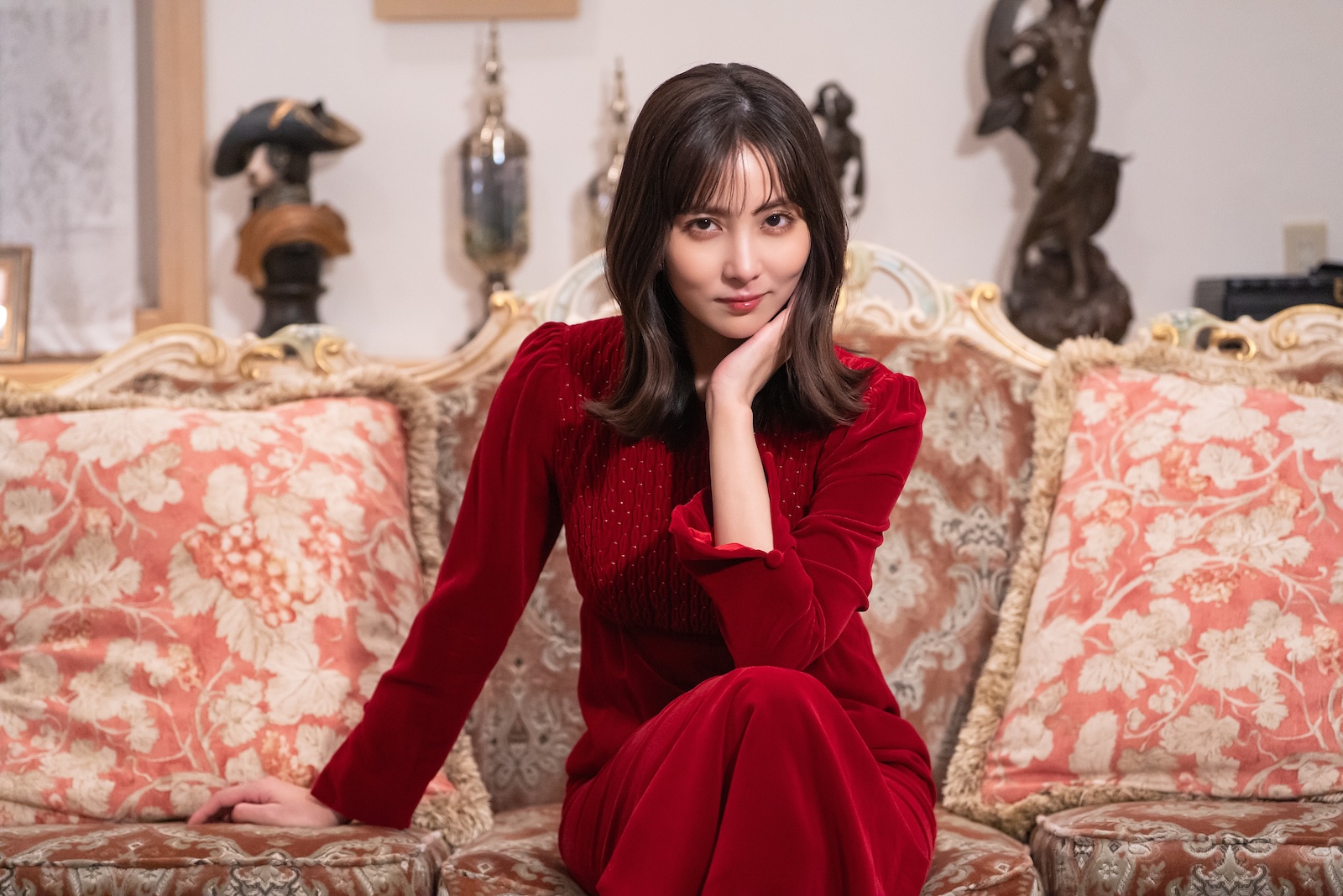 ドラマ『ディープリベンジ-顔を捨てた家政婦-』に出演する石川恋