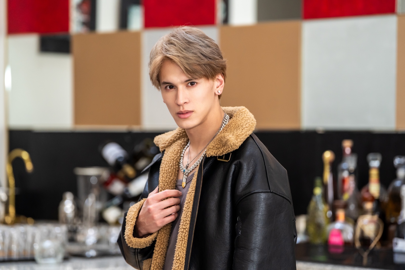 ドラマ『ディープリベンジ-顔を捨てた家政婦-』に出演する才川コージ