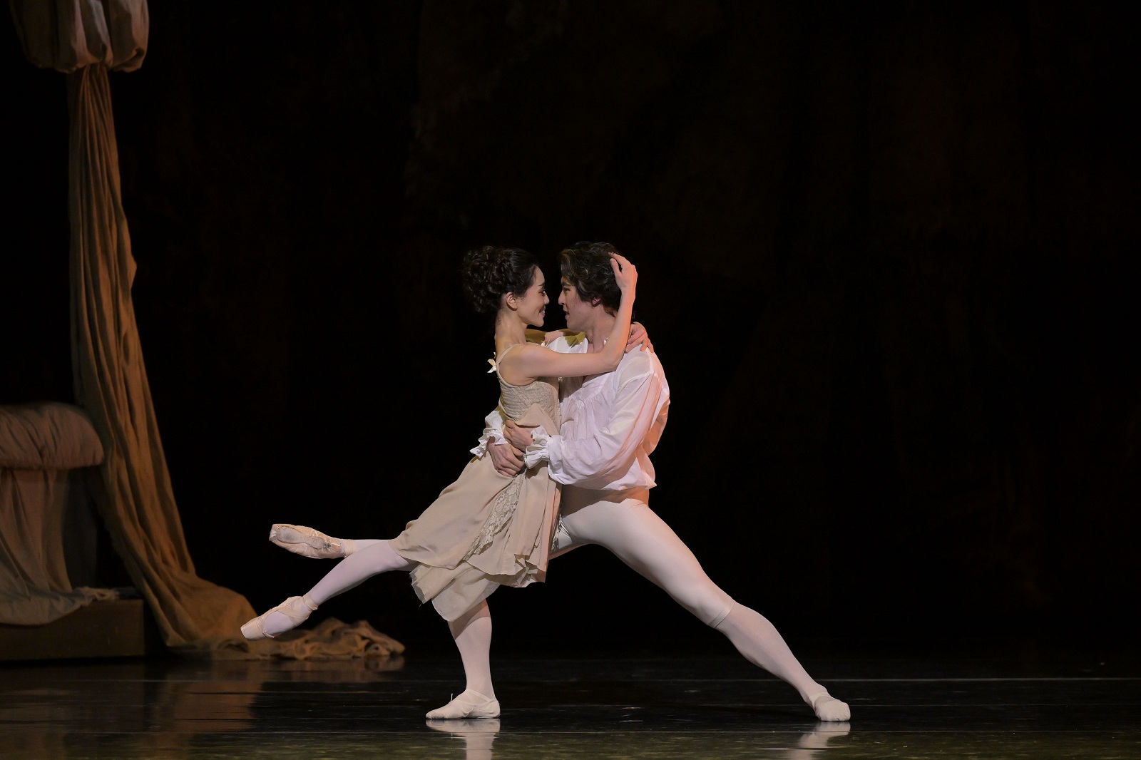 新国立劇場バレエ団・小野絢子、福岡雄大の写真