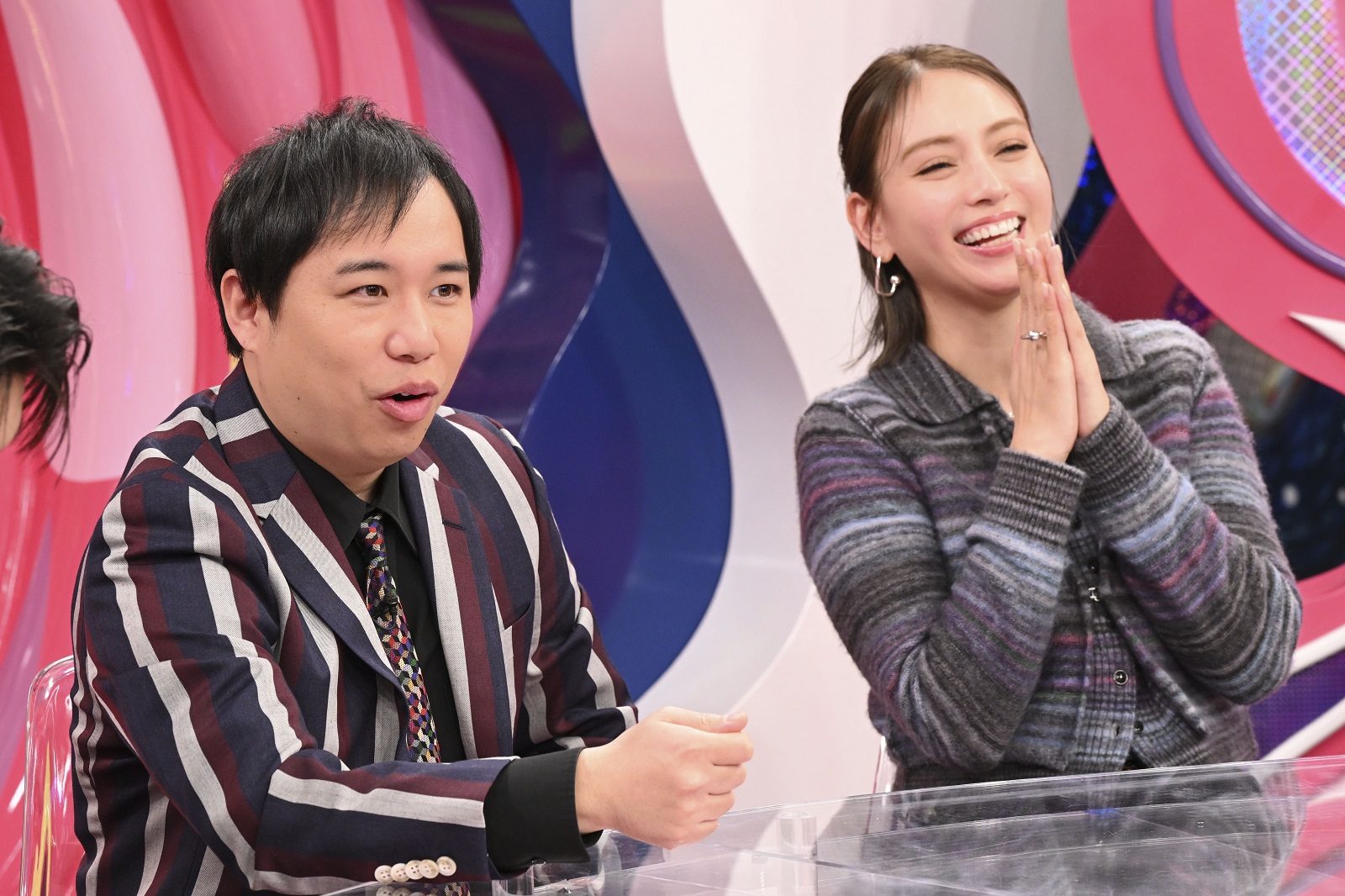 せいやと滝沢カレンの写真