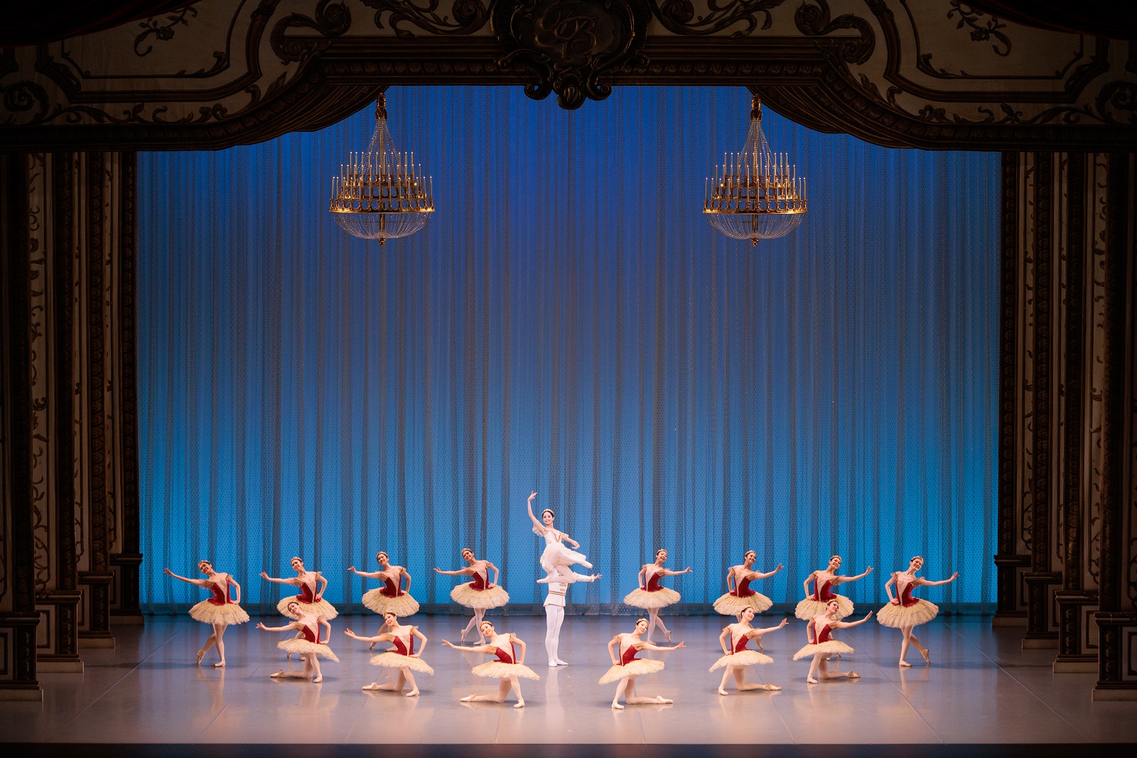 上野水香らの写真