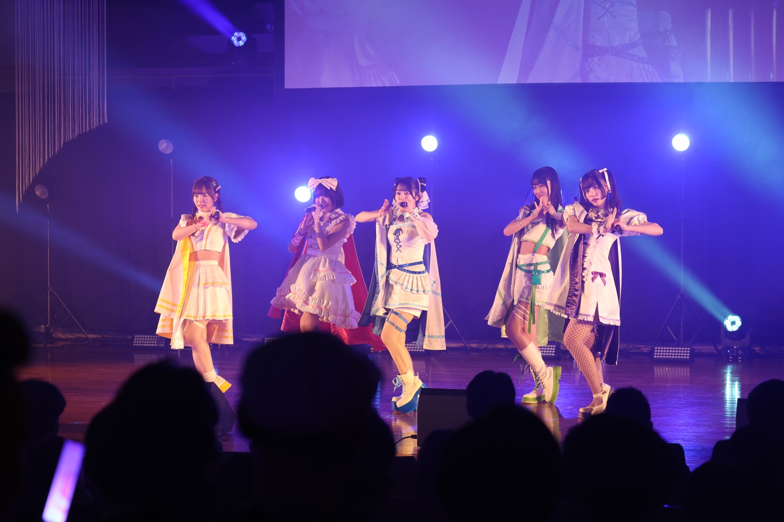 前橋ウィッチーズ(三波 春香・咲川ひなの・春日さくら・本村玲奈・百瀬帆南)の写真