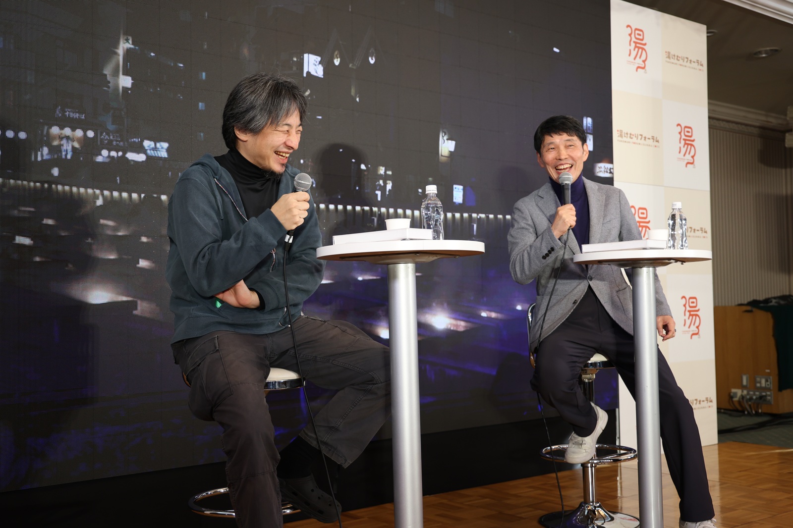 ひろゆきと山本一太の写真