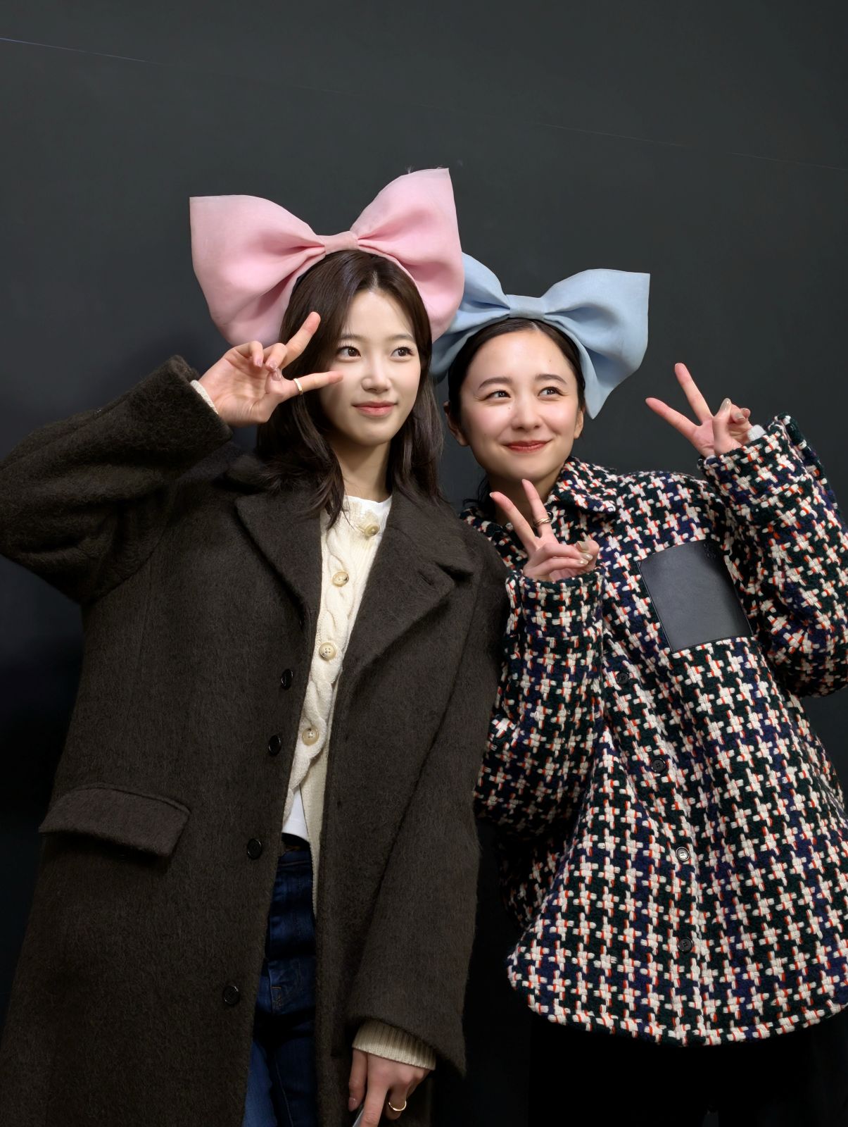 堀田真由と、LE SSERAFIM・KAZUHAの写真