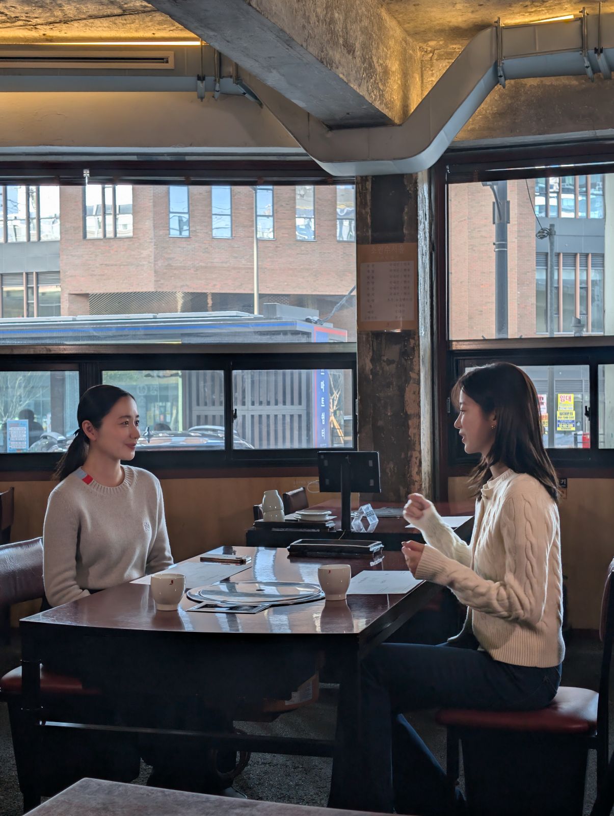 堀田真由と、LE SSERAFIM・KAZUHAの写真