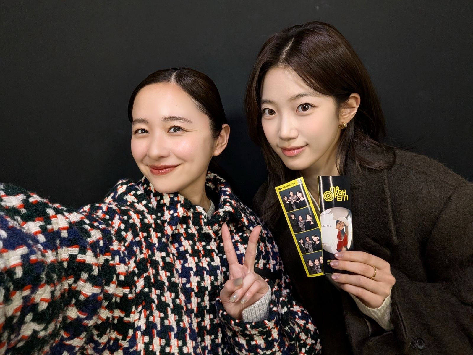 堀田真由と、LE SSERAFIM・KAZUHAの写真