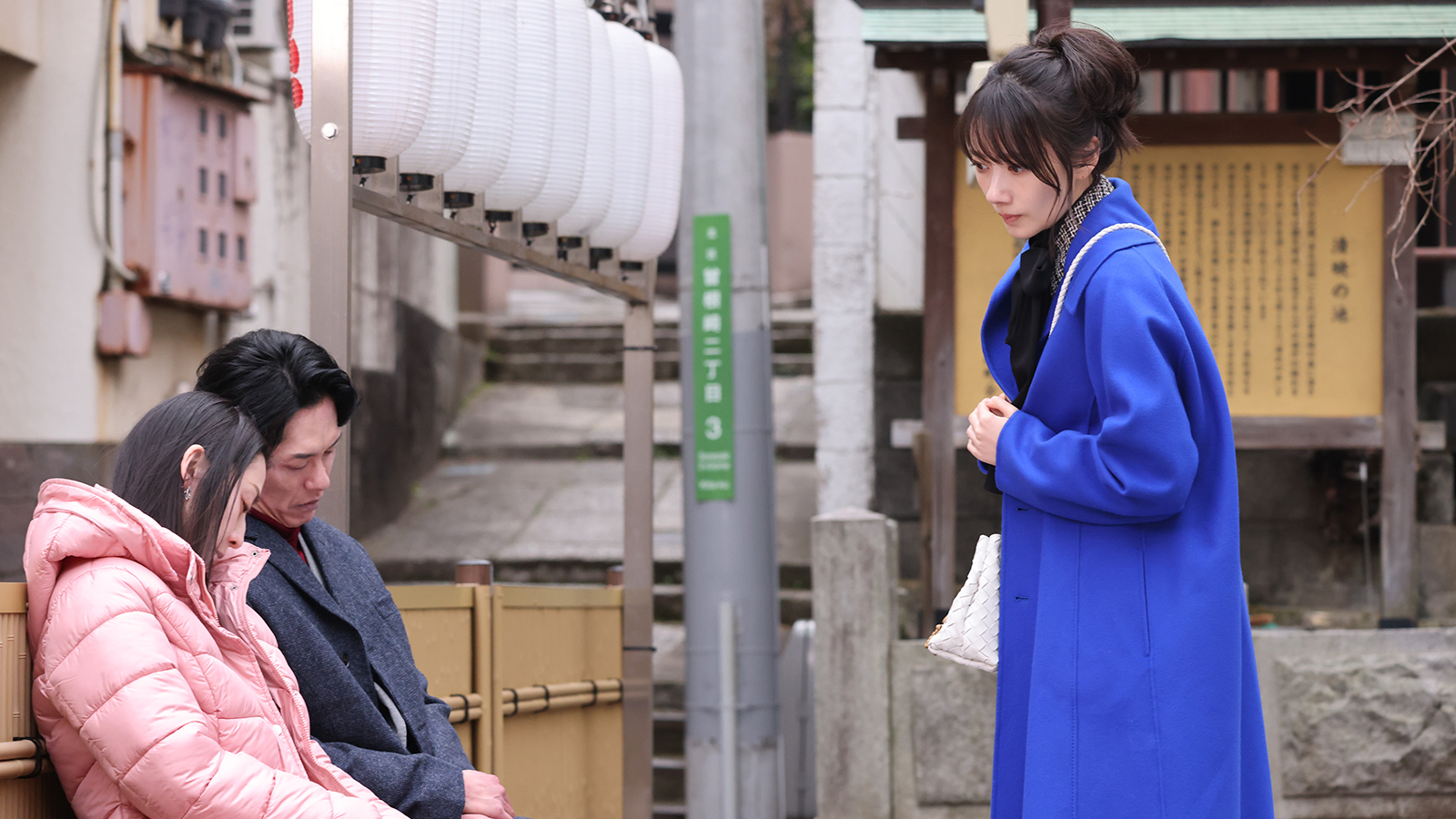 野宮ルナ（波瑠）らの写真