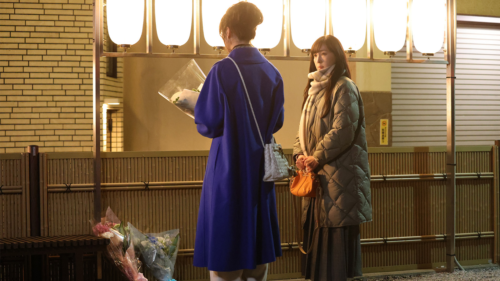 沢辻涼子(麻生久美子)らの写真