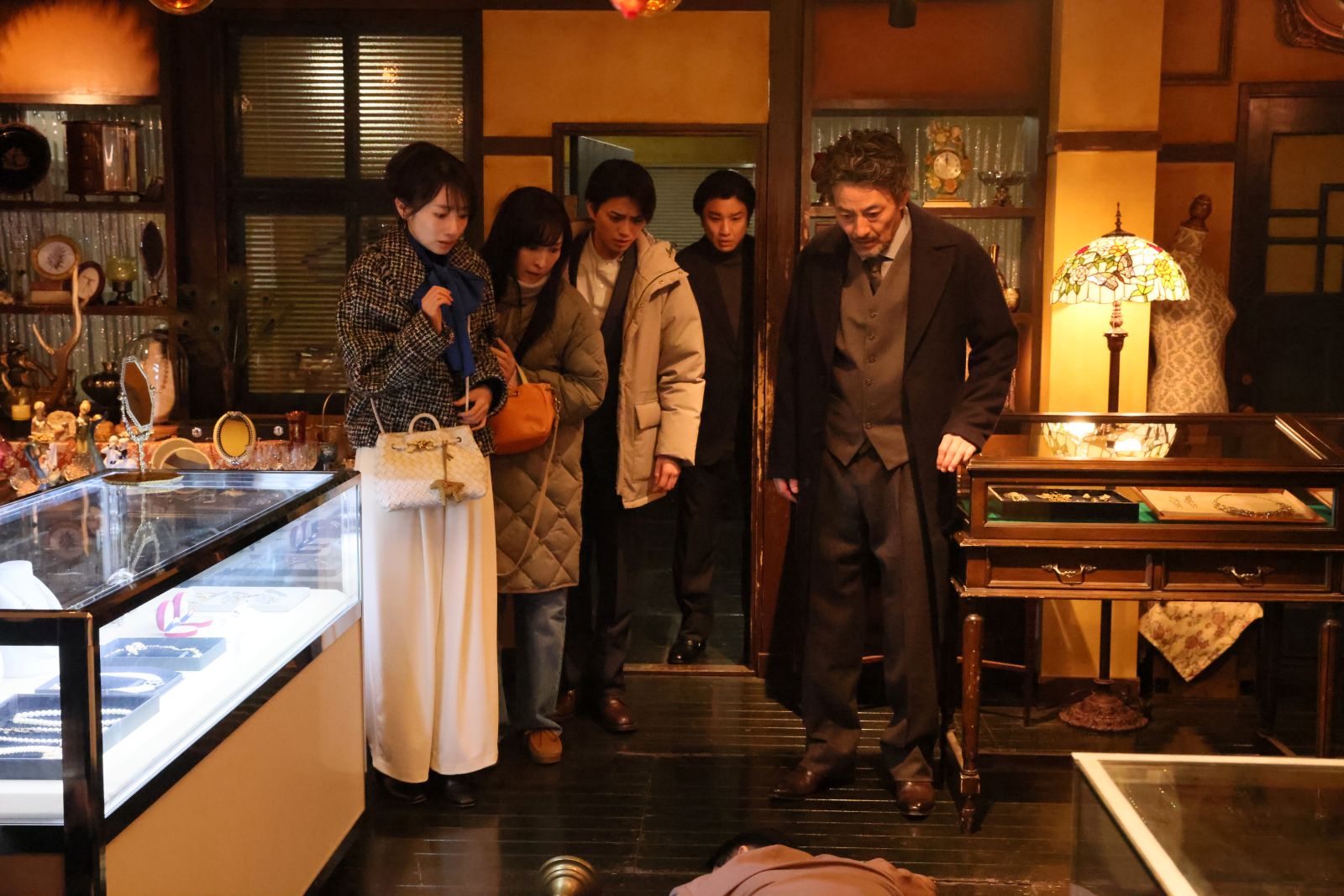 波瑠、麻生久美子、山口馬木也、岩瀬洋志、長谷川純の写真