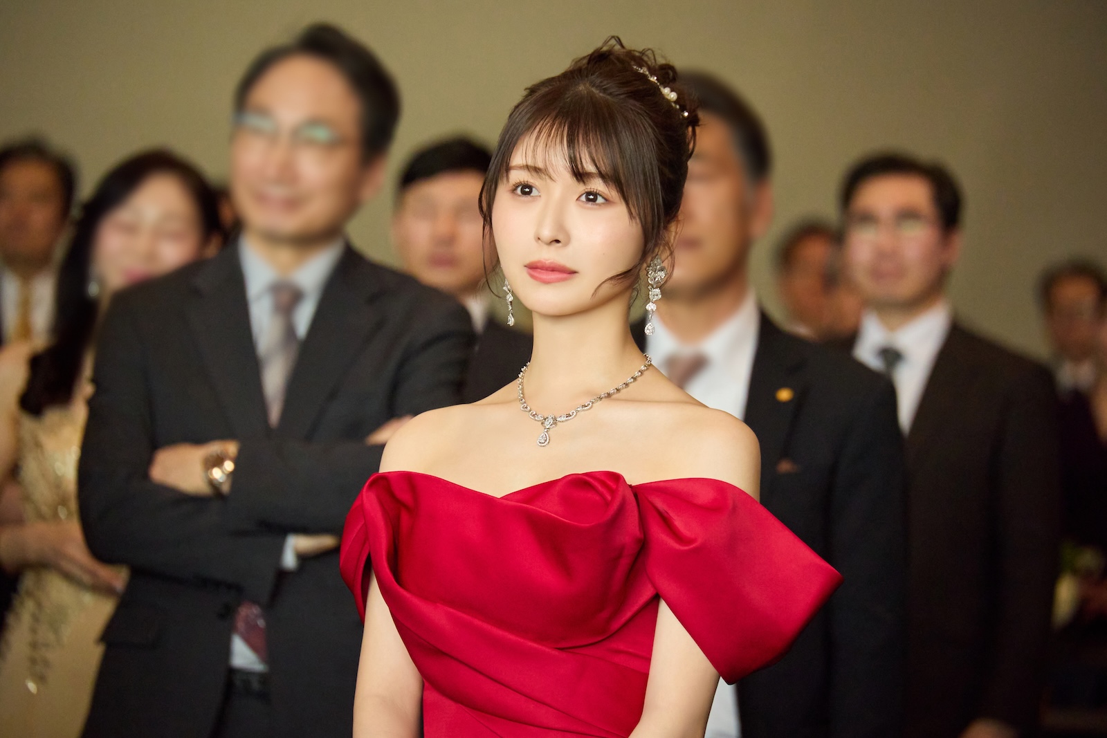 日曜ドラマ『10回切って倒れない木はない』に出演する長濱ねる