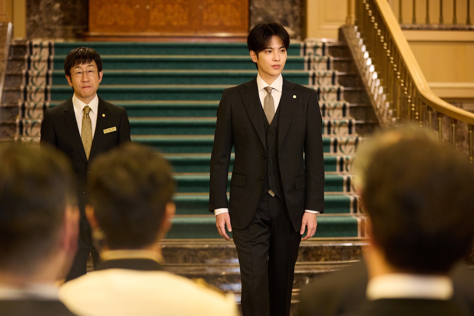 日曜ドラマ『10回切って倒れない木はない』に出演する志尊淳、矢柴俊博