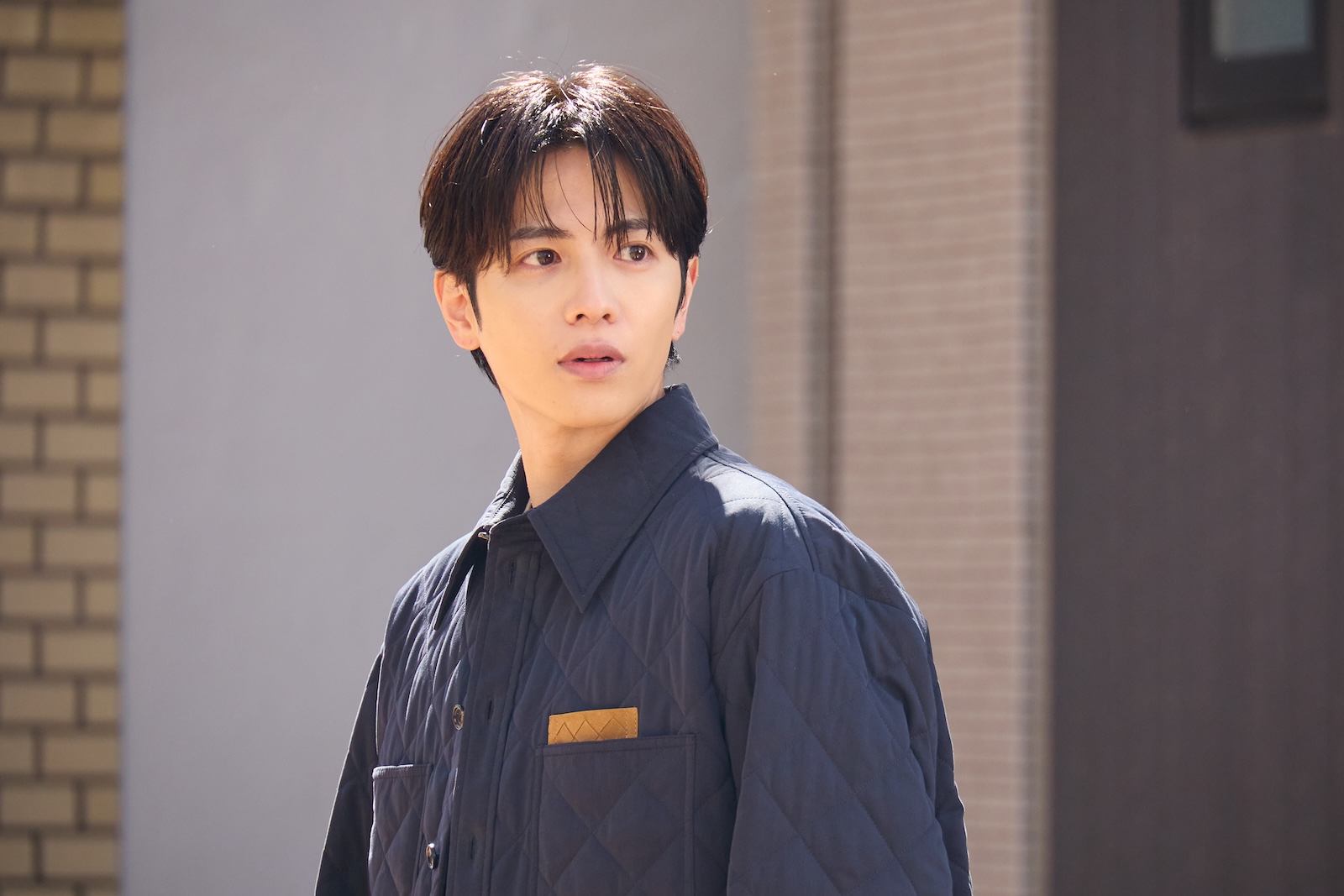 日曜ドラマ『10回切って倒れない木はない』に出演する志尊淳