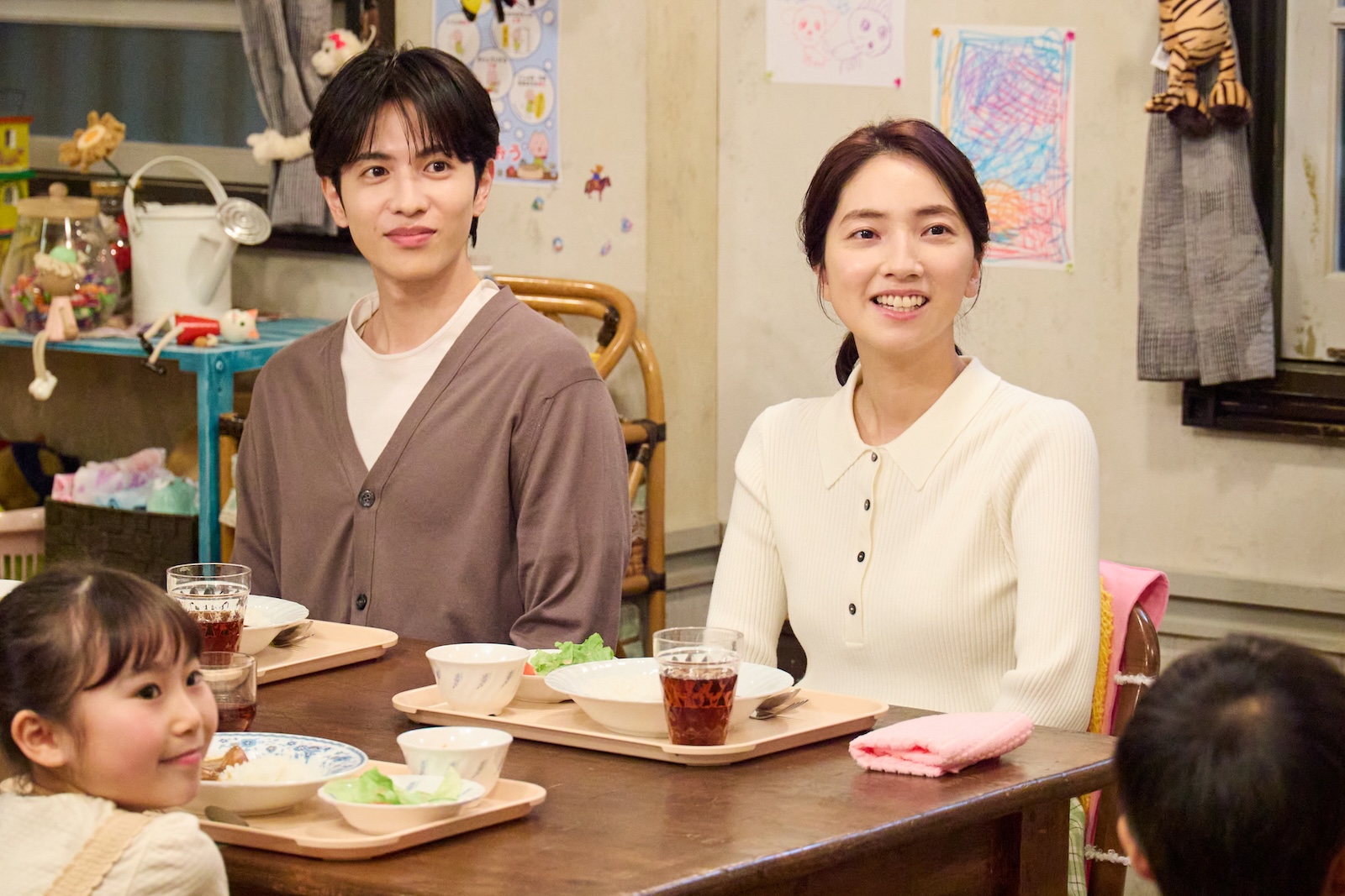 ドラマ『10回切って倒れない木はない』に出演する志尊淳、仁村紗和