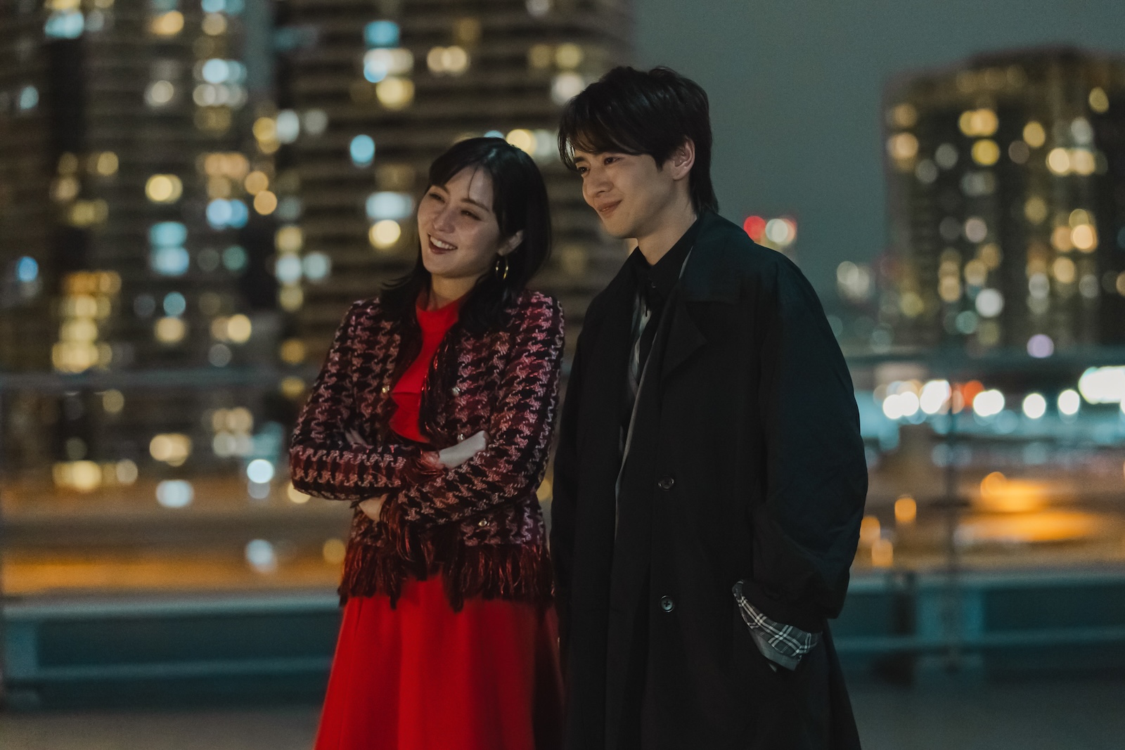 ドラマ『ディープリベンジ-顔を捨てた家政婦-』に出演する飯島寛騎、石川恋