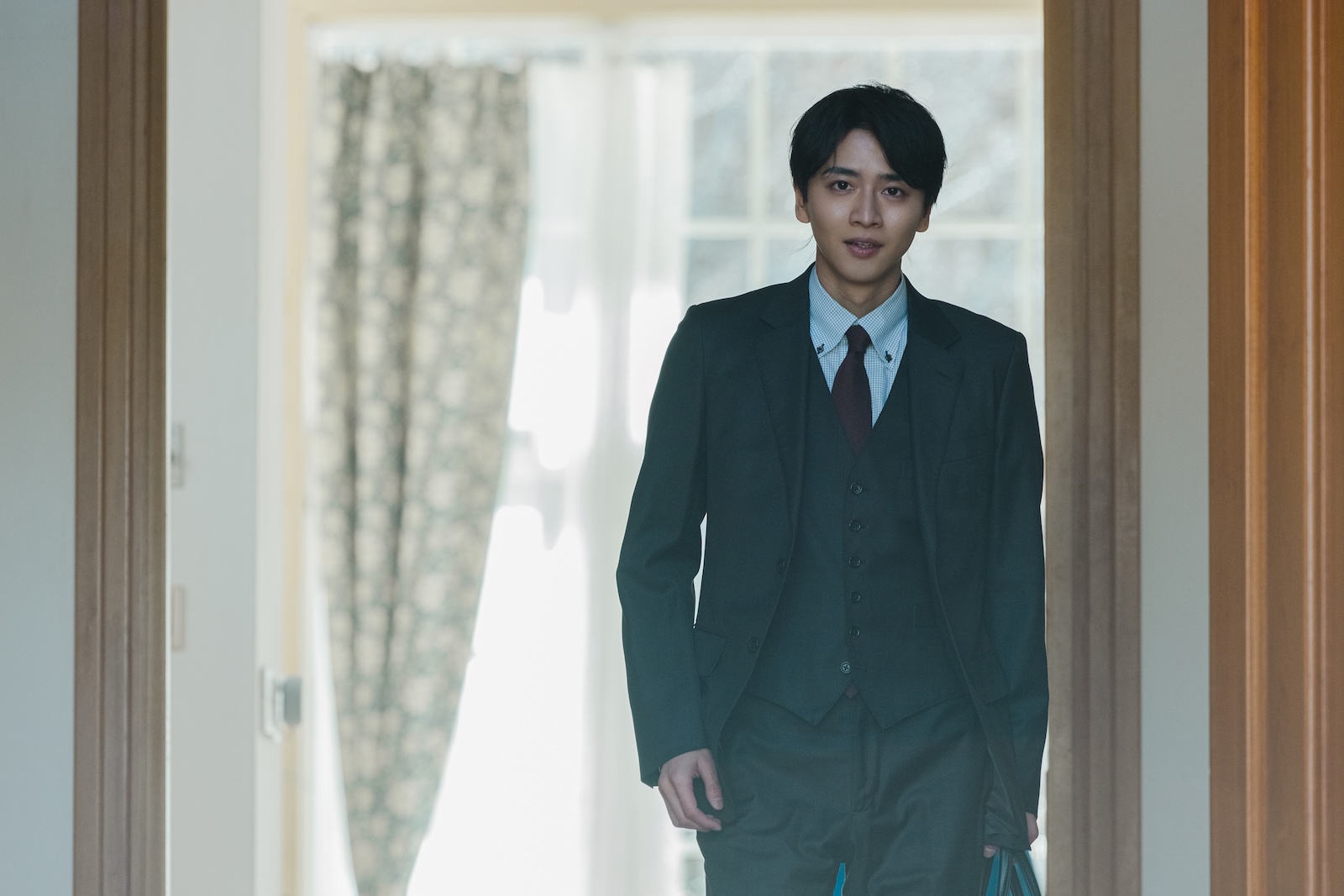 ドラマ『ディープリベンジ-顔を捨てた家政婦-』に出演する飯島寛騎