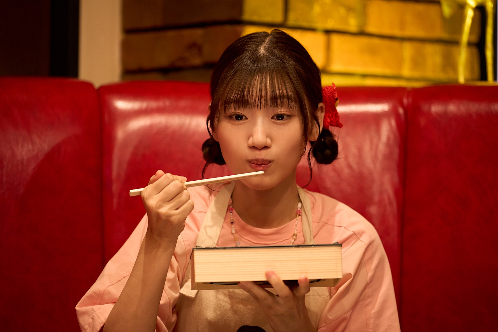 ドラマ『ぴーすおぶせーふ』に出演する佐々木美玲