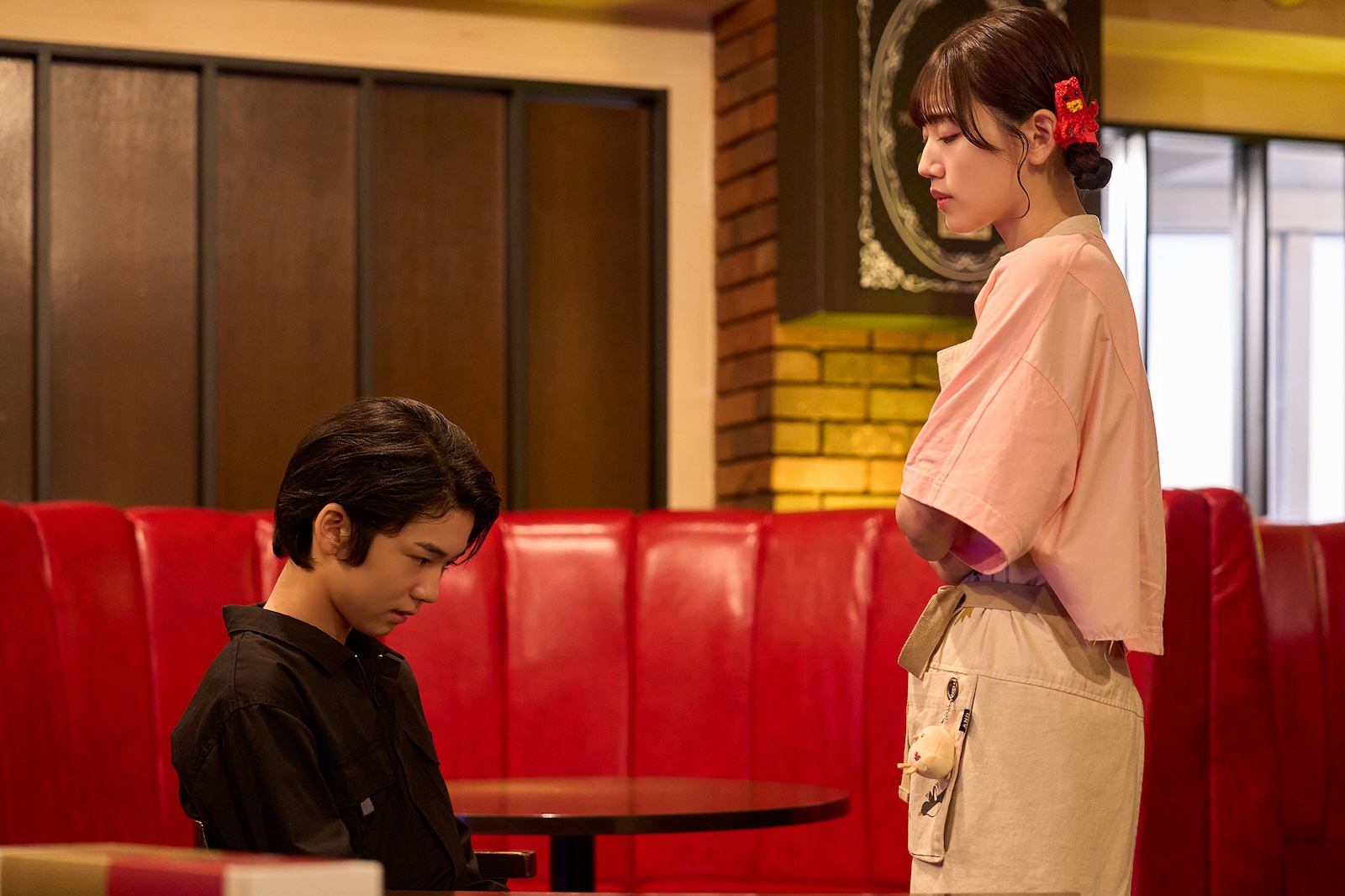 『ぴーすおぶせーふ』に出演する佐々木美玲、柊木陽太