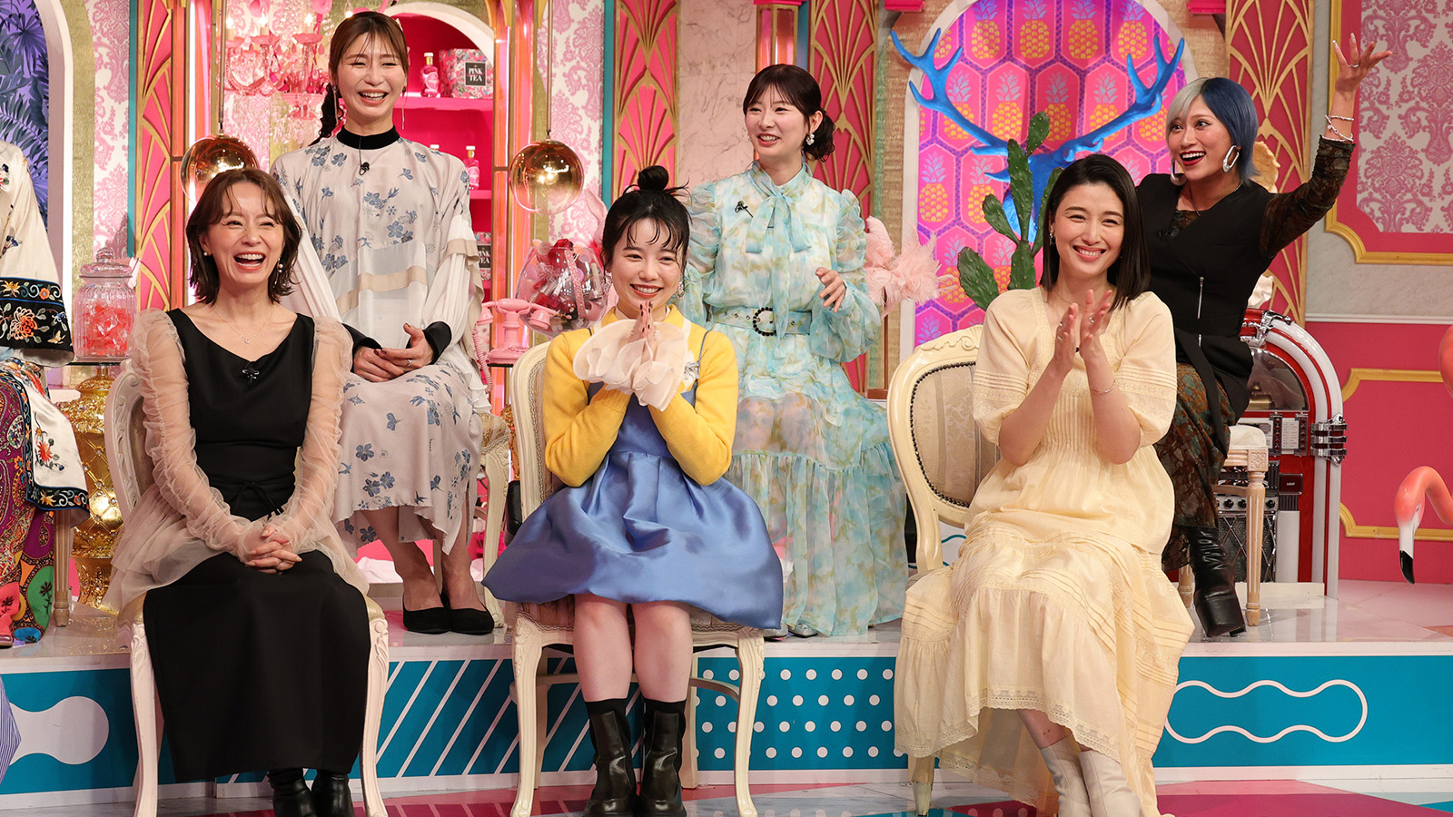 鈴木亜美らの写真