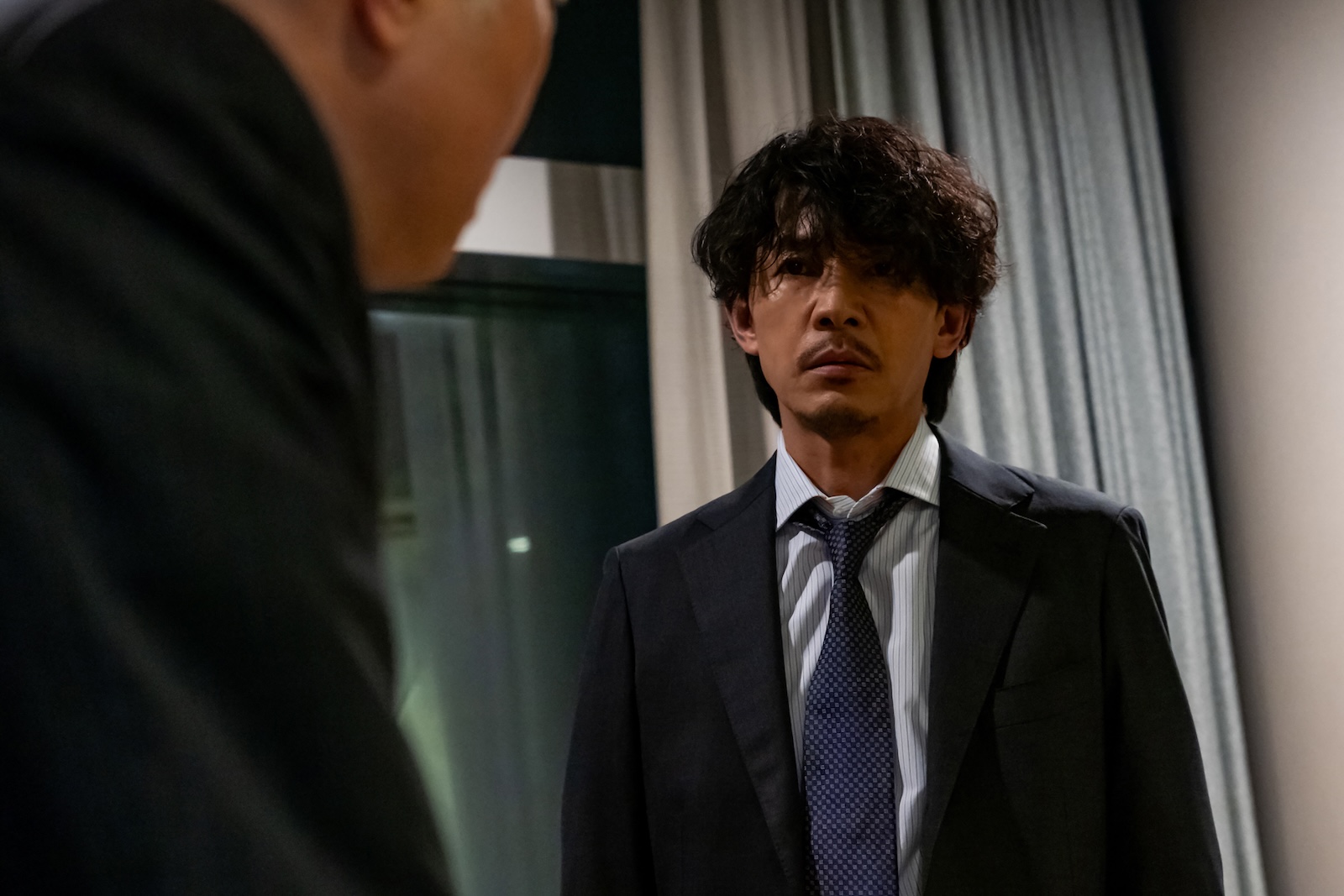 ドラマ『パンチドランク・ウーマン−脱獄まであと××日−』に出演する藤木直人