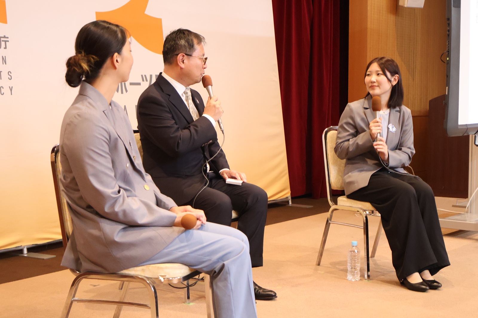 河合長官と小野光希と網本麻里の写真