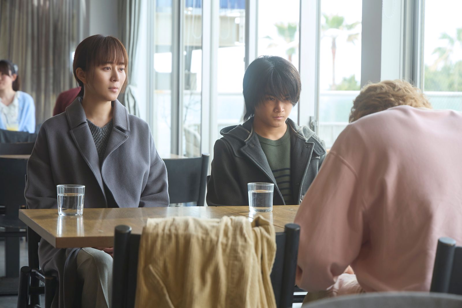 町田啓太、比嘉愛未、山岸想の写真