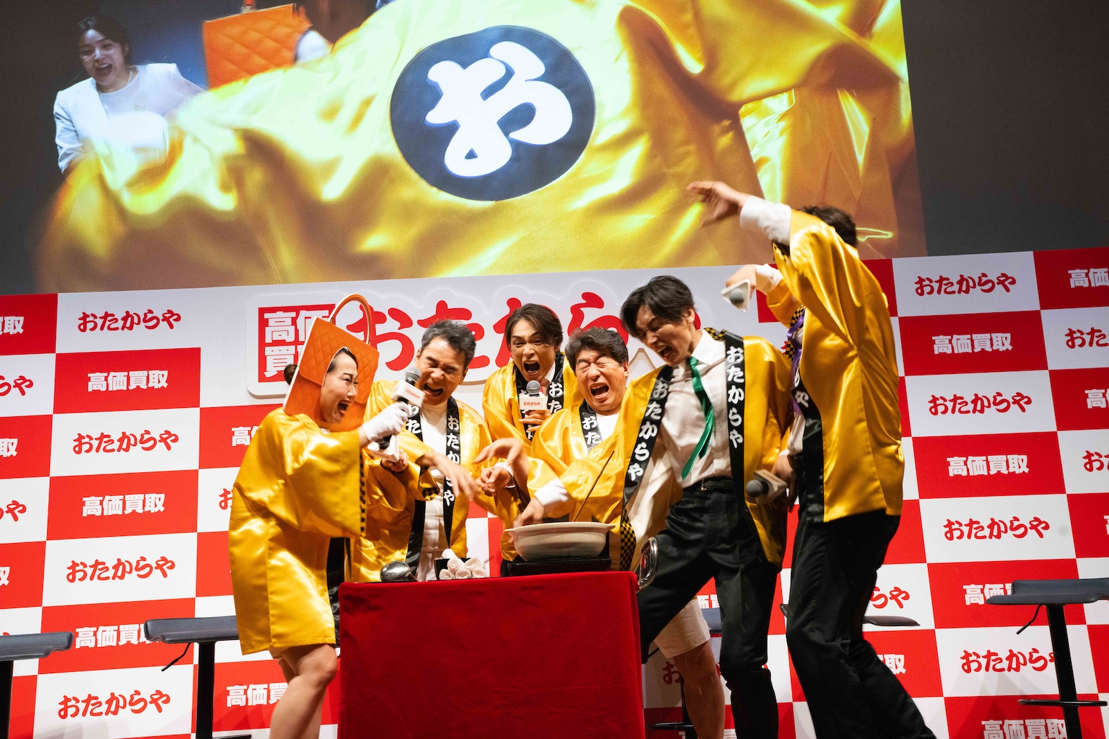 ダチョウ俱楽部、純烈、キンタロー。の写真