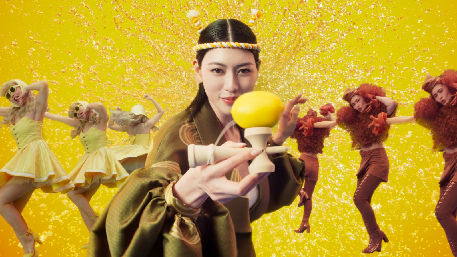 「湖池屋ストロング」三吉彩花の写真