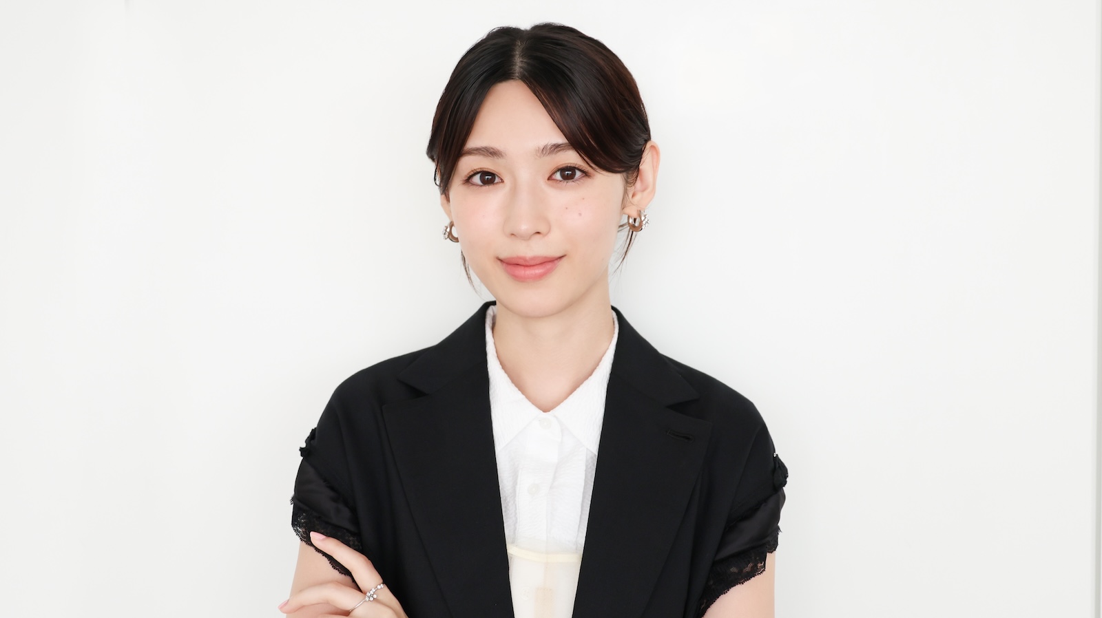 ドラマ『一次元の挿し木』でヒロイン・石見崎唯役を務める白石聖