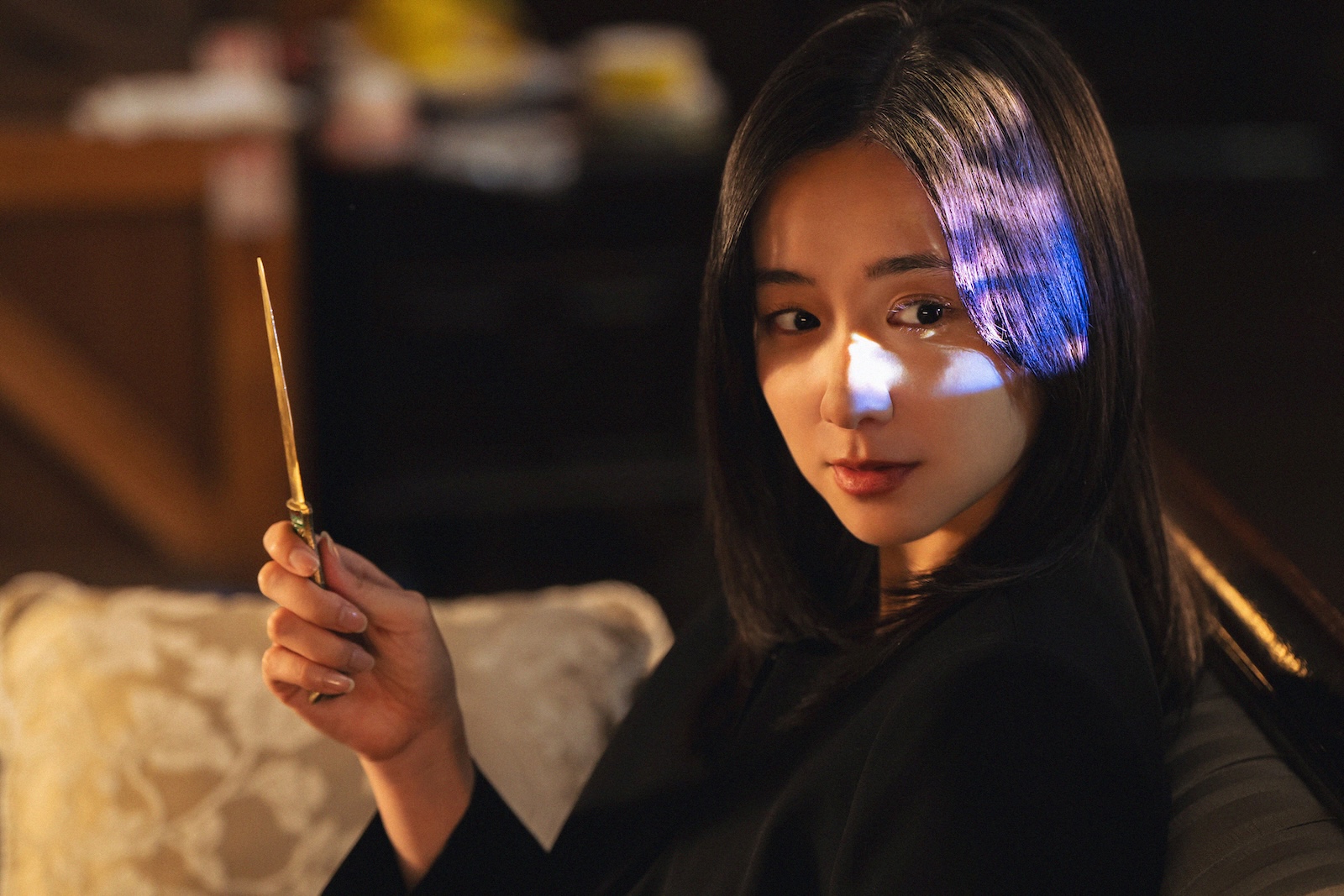 ドラマ『一次元の挿し木』に出演する堀田真由