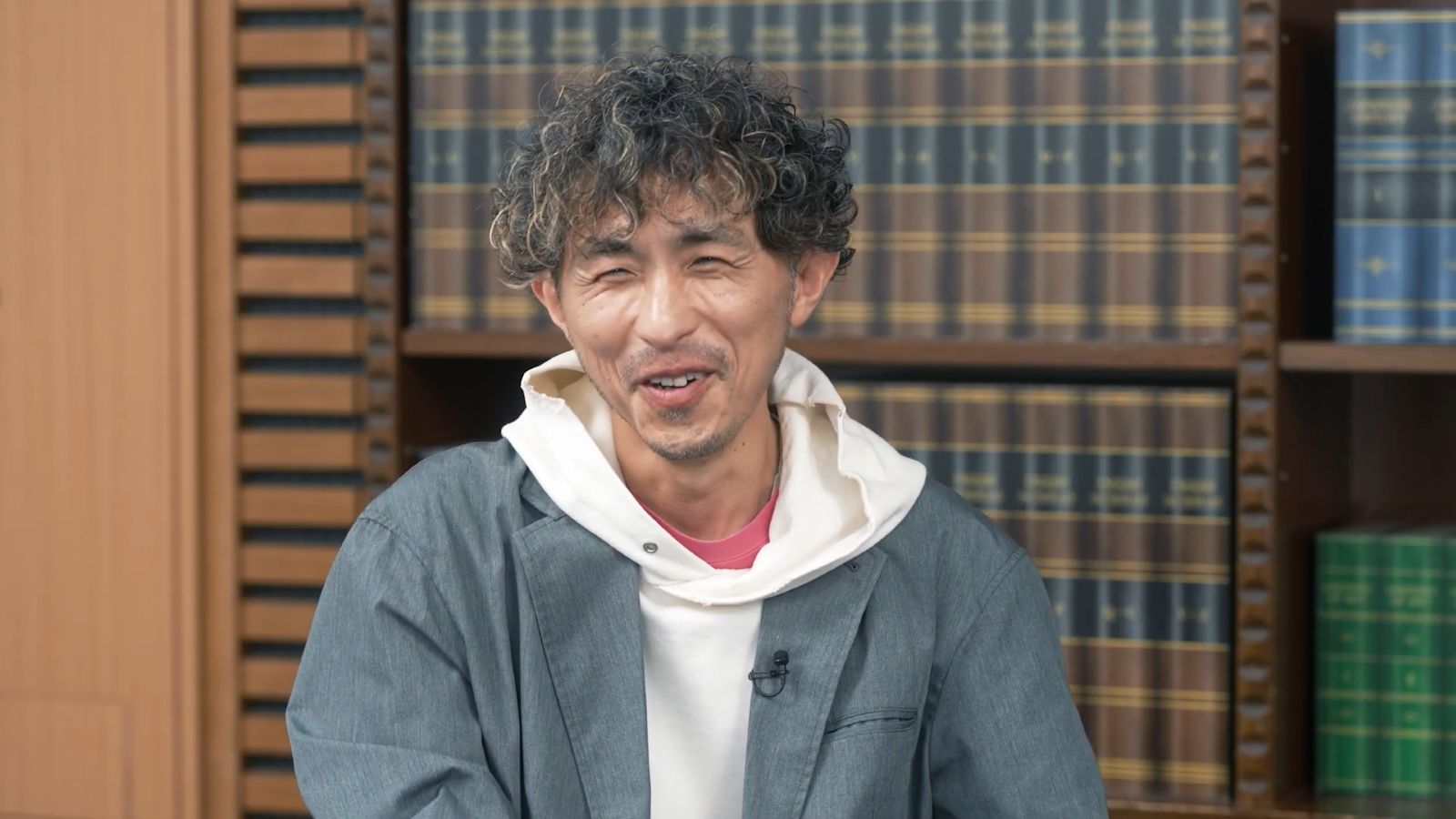 中茎強監督