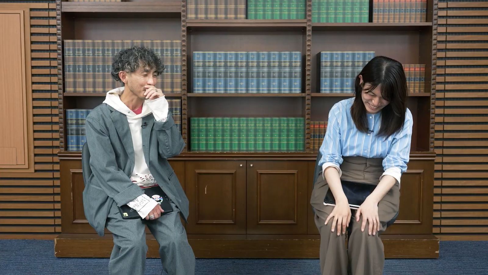 中茎強監督と鈴木亜希乃プロデューサーの写真
