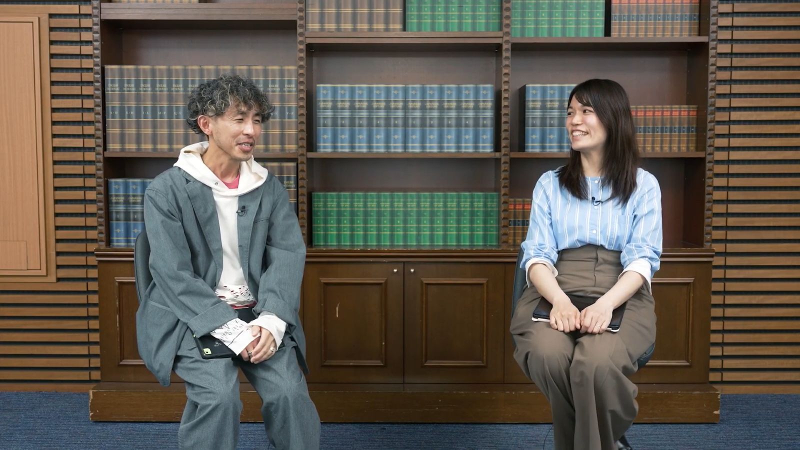中茎強監督と鈴木亜希乃プロデューサーの写真