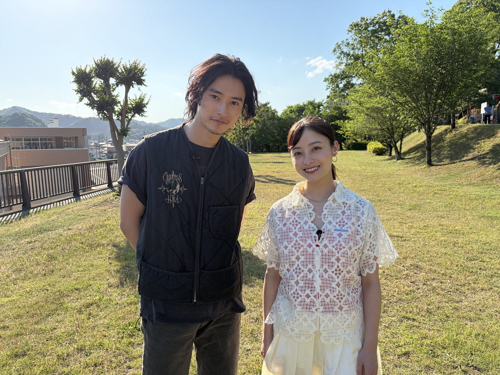 山﨑賢人、橋本環奈の写真